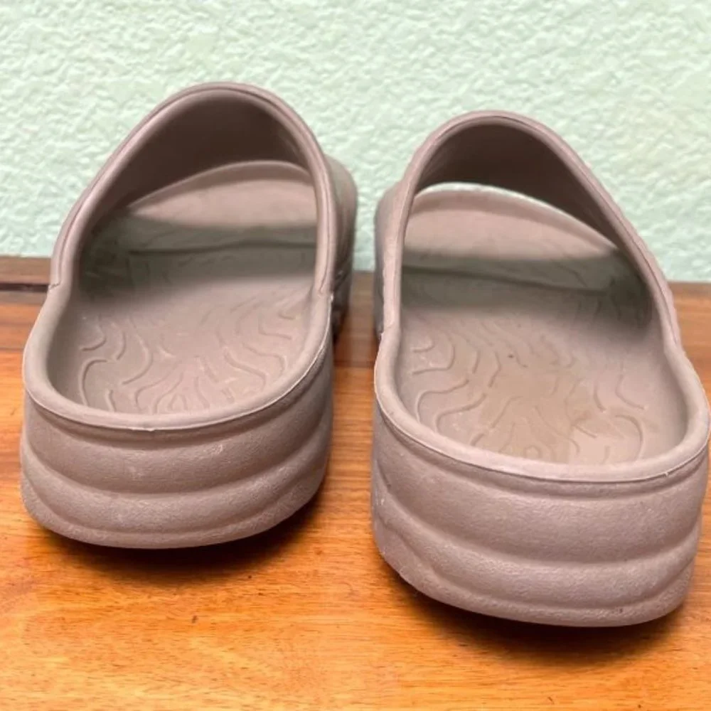L.L.Bean Rubber Slide Sandals Beige Tan Unisex Women’s 8 Men’s 6 - Picture 3 of 4